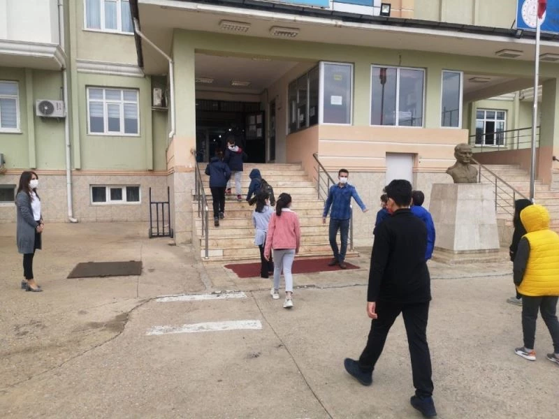 Tunceli’de 5 ve 9. sınıflar  yüz yüze eğitime başladı
