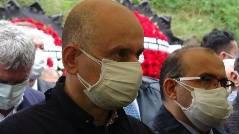 Bakan Karaismailoğlu, kayınpederinin cenaze namazına katıldı
