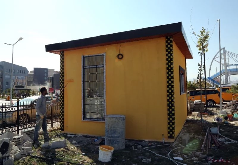 Van Büyükşehir Belediyesi taksi duraklarını yeniliyor
