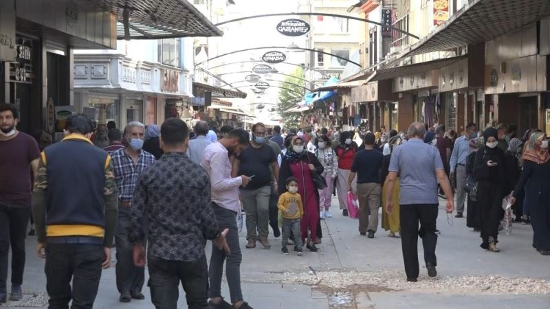 Gaziantep’te 921 kişiye sosyal mesafe ve maske cezası
