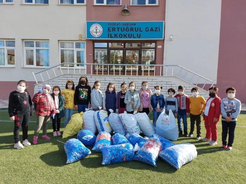 Topladıkları 125 bin adet mavi kapakla engellilere umut olacaklar
