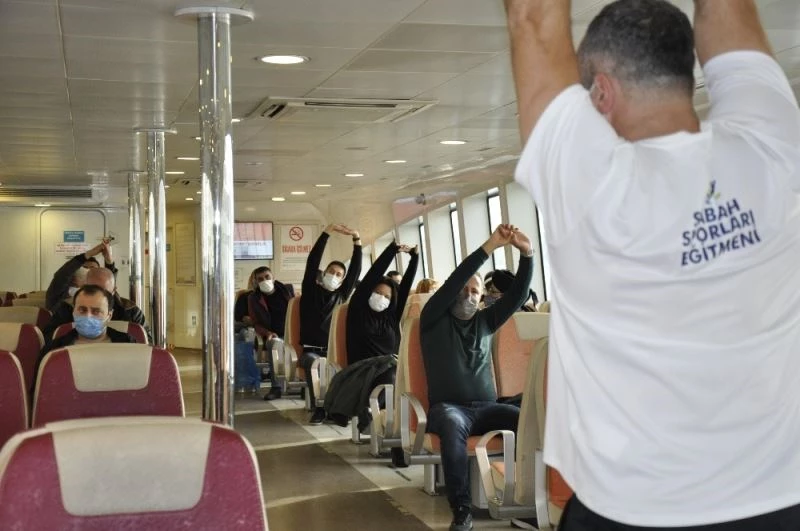 İstanbullular için vapurda egzersiz zamanı!
