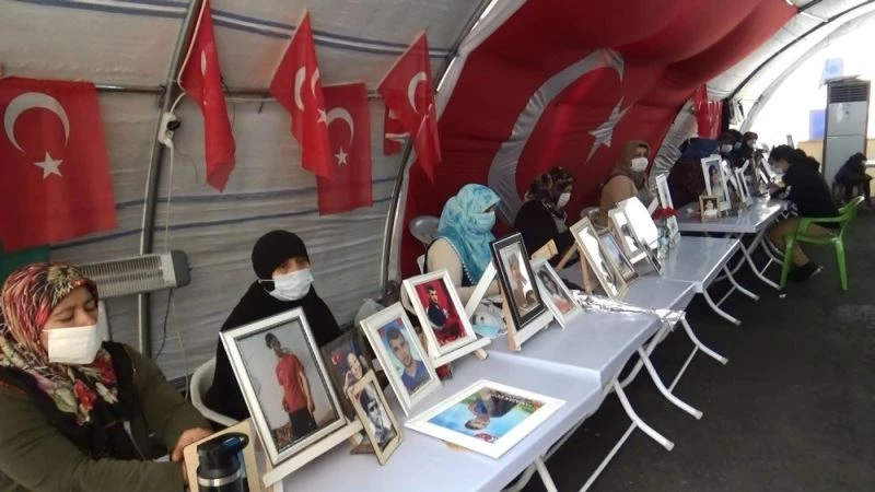 ’Diyarbakır anneleri’ eylemlerini ilk günkü kararlılıkla sürdürüyor
