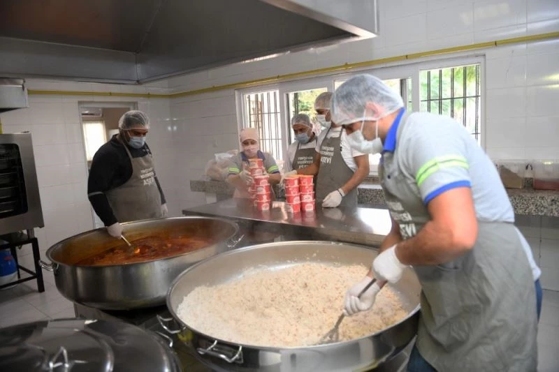 Yenişehir Belediyesi Aşevinden evlere yemek servisi
