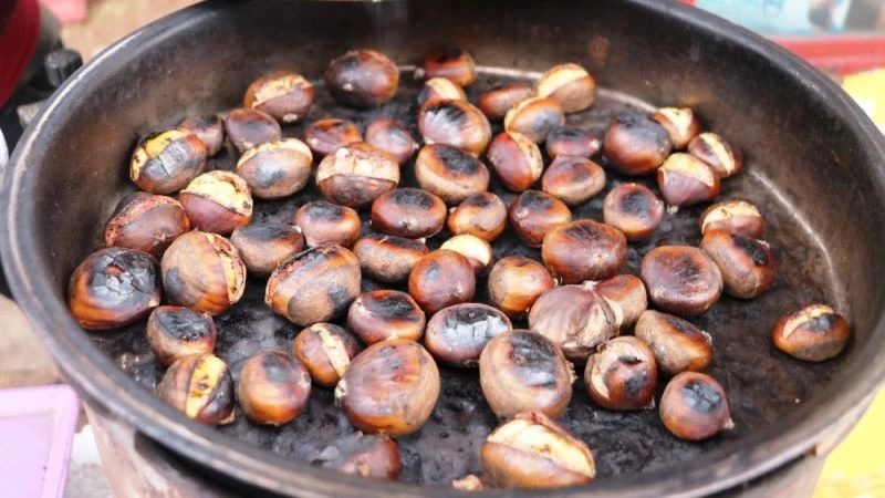 Kış akşamlarının yiyeceği kestane ilgi görüyor
