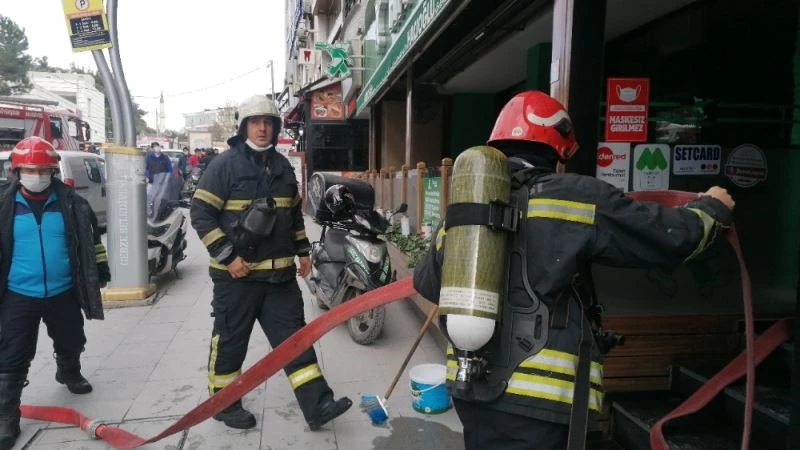 İş hanının bacasında çıkan yangın paniğe sebep oldu

