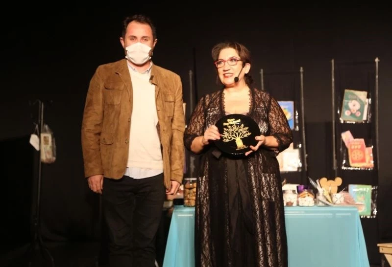 Füsun Demirel, ‘Şişman Güzeldir’ ile Maltepe’de sahne aldı
