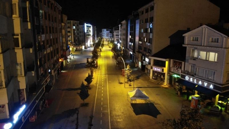 Bolu, sokağa çıkma kısıtlamasıyla sessizliğe büründü
