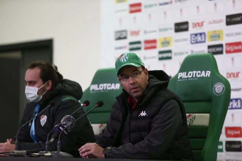 “Bursaspor Teknik Sorumlusu Fazlı Tan: “Son dakika penaltısıyla kazandığımız için mutluyuz”
