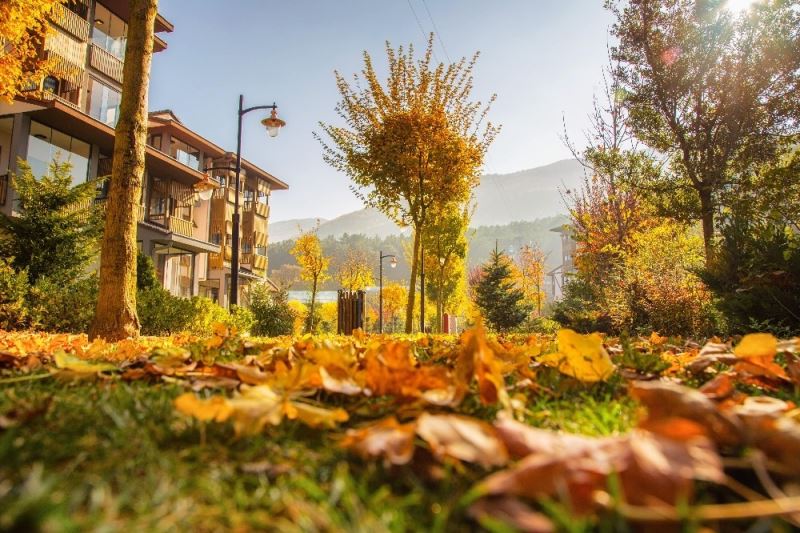 Narven Termal Kasaba, sonbaharın renklerine büründü
