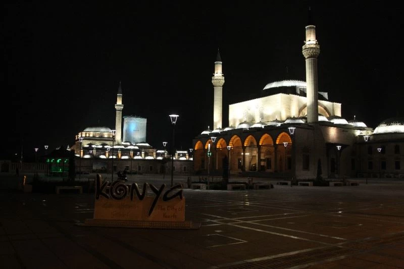 Konya’da cadde meydanlarda sessizlik
