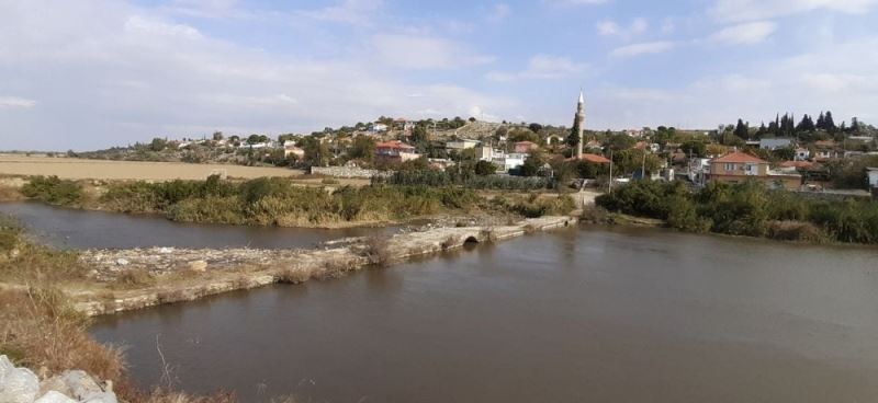 Söke Sarıkemer’deki tarihi taşköprü için doğa severler kampanya başlattı
