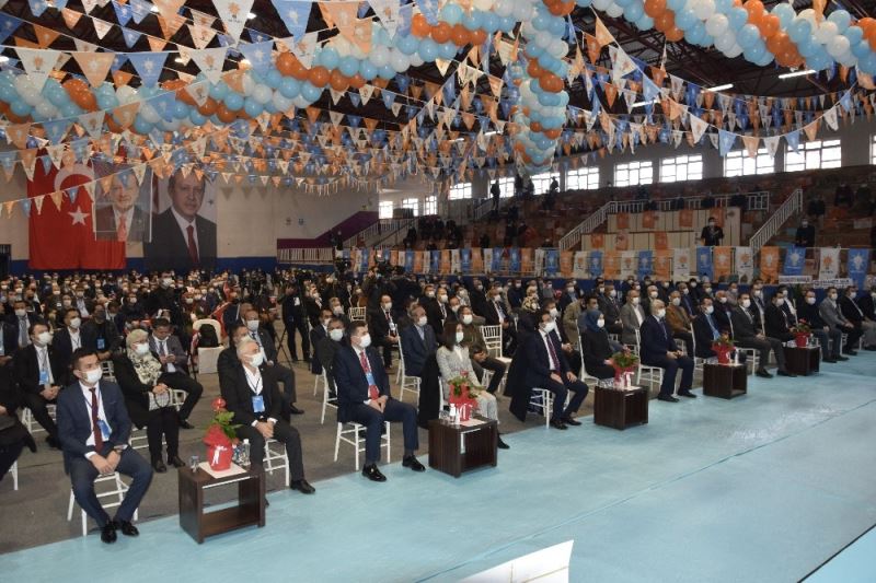 Burdur AK Parti 7. Olağan Kurulu’nda Mengi yeniden başkan seçildi
