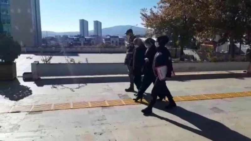 Mağazadan hırsızlık yapan sabıkalı 2 şüpheli suç üstü yakalandı
