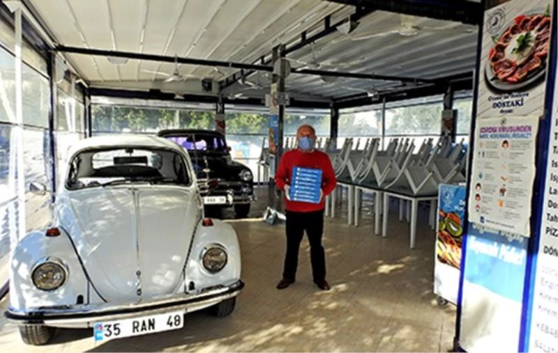 Masaları topladı, nostaljik arabalarıyla servise başladı
