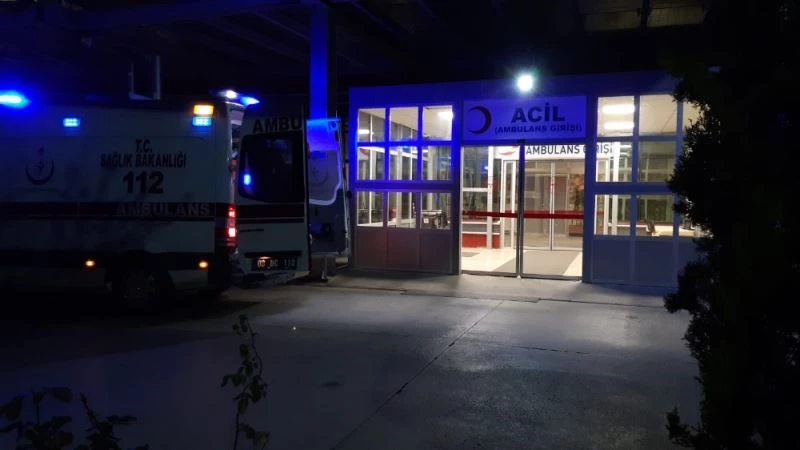 İşe giden karı kocaya önce şişe attılar, sonra bıçakla yaraladılar
