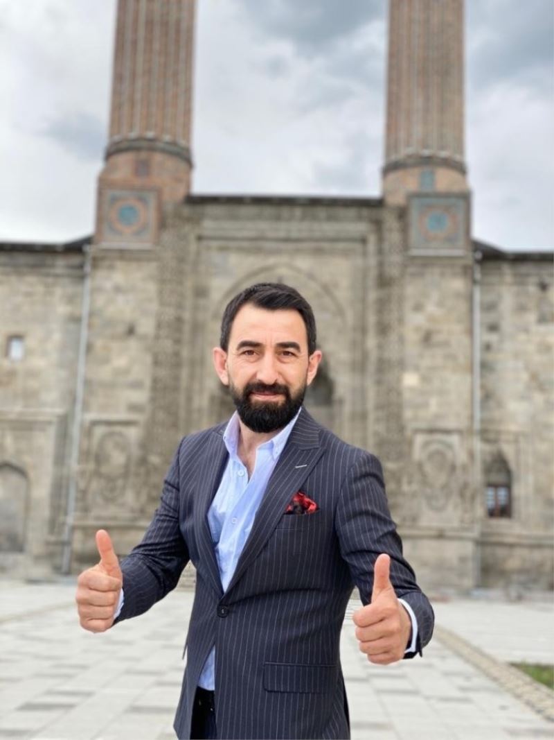 Türk Halk Müziği Sanatçısı İdris Altuner, ‘Kal Mezarımda’ adlı eseri ile sosyal medyayı salladı
