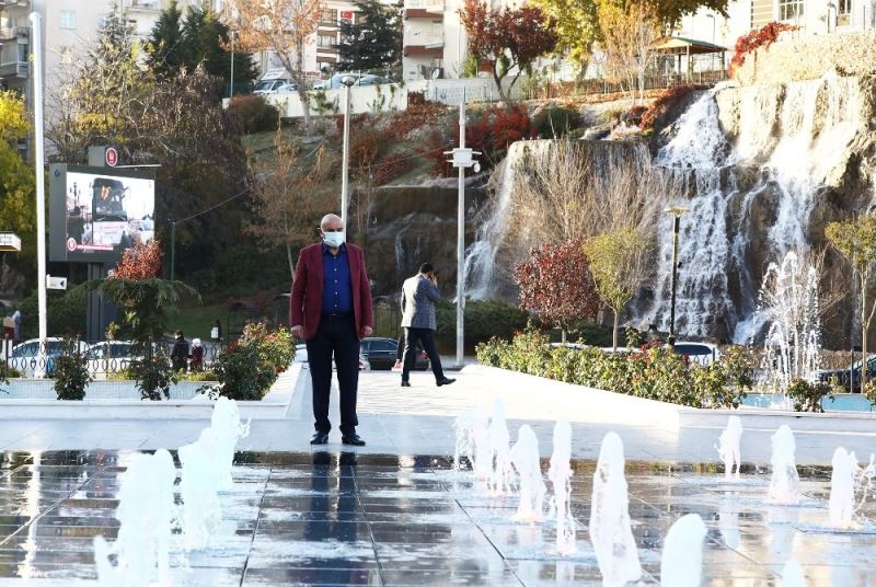 Keçiören’in renk cümbüşü: Türk Dünyası Su ve Gül Meydanı
