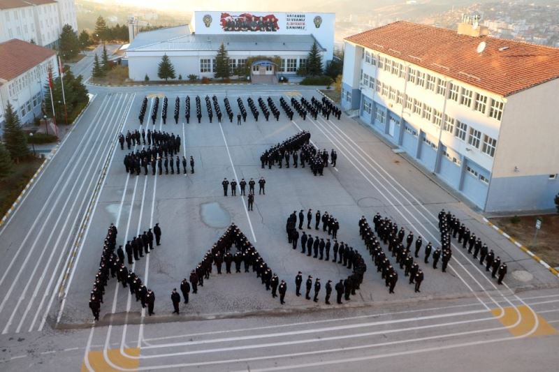 Polis adayları ‘24 Kasım’ yazılı koreografi oluşturdu
