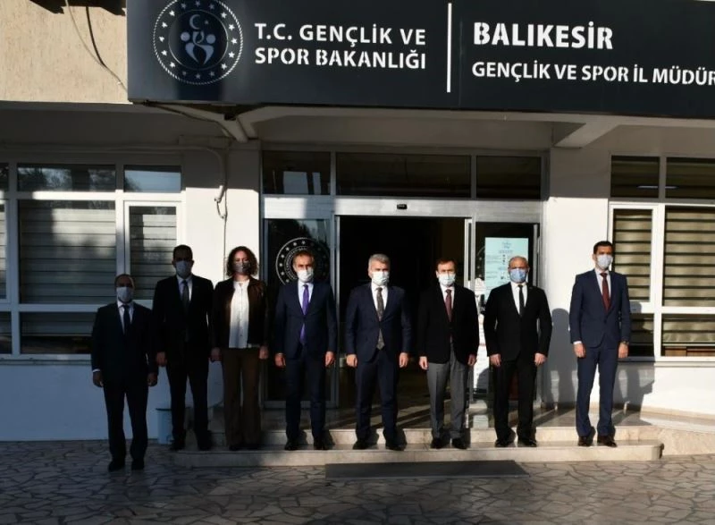 Milletvekili Dr. Canbey; 