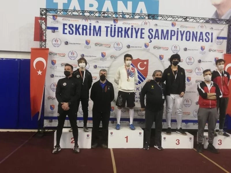 Akal Eskrimde Türkiye şampiyonu
