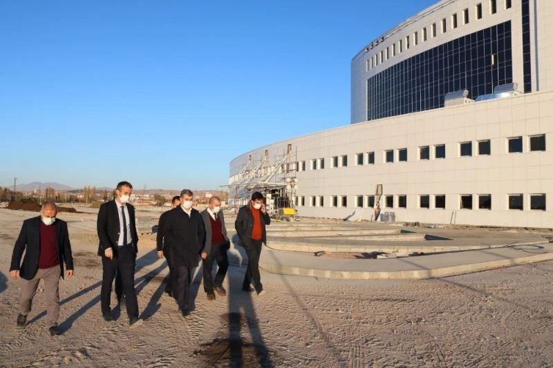 Başkan Altınsoy hastane ek hizmet binasını inceledi

