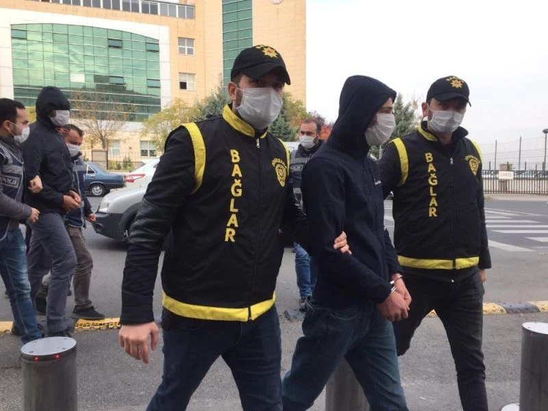 1 milyon 200 bin liralık çeki çalan zanlılar adliyeye sevk edildi
