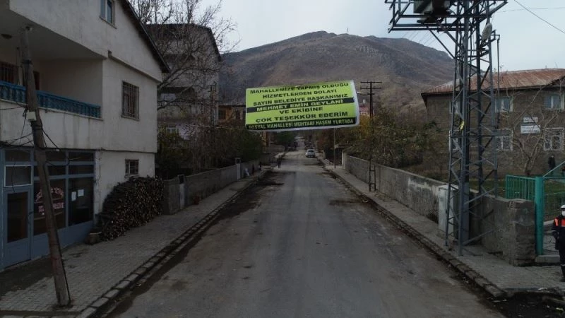 Sosyal Mahallesi sakinlerinden Başkan Geylani’ye teşekkür pankartı
