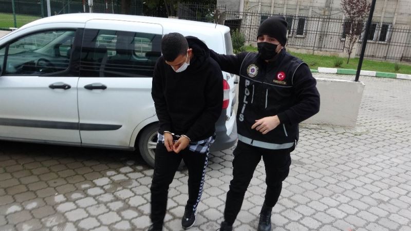 İzmir’den Samsun’a getirilen uyuşturucu haplarla yakalandılar
