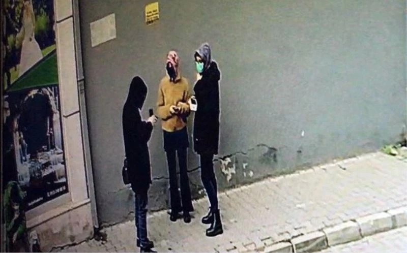 Telefonunu satmak için anlaştığı kişiler tarafından dolandırıldı
