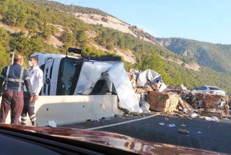 Sakar rampasında TIR devrildi
