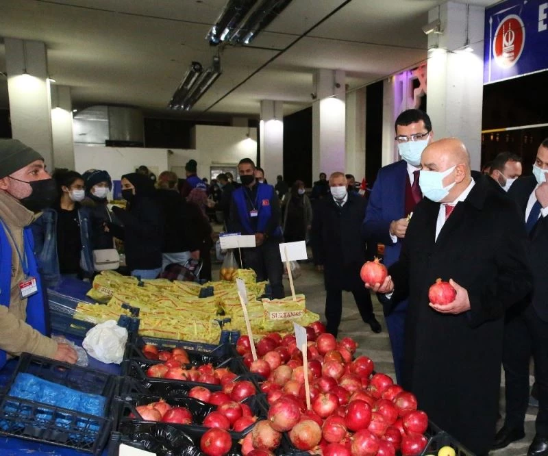 Keçiörenliler alışverişlerini sıcacık semt pazarlarında yapıyorlar
