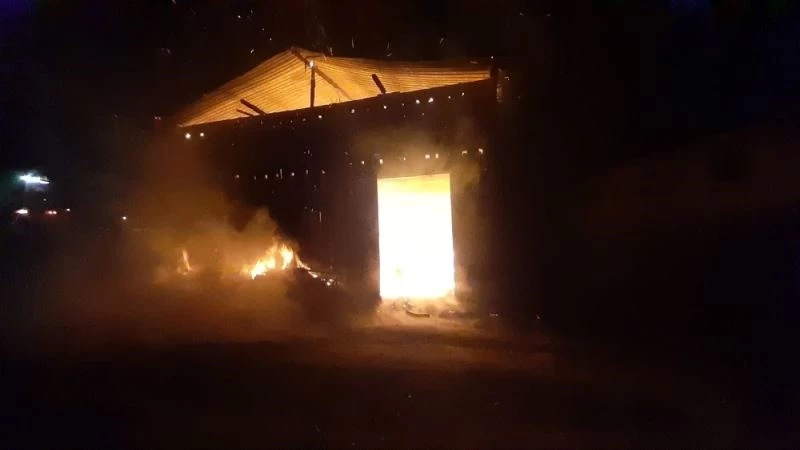 Kastamonu’da çıkan yangın samanlığı küle döndürdü
