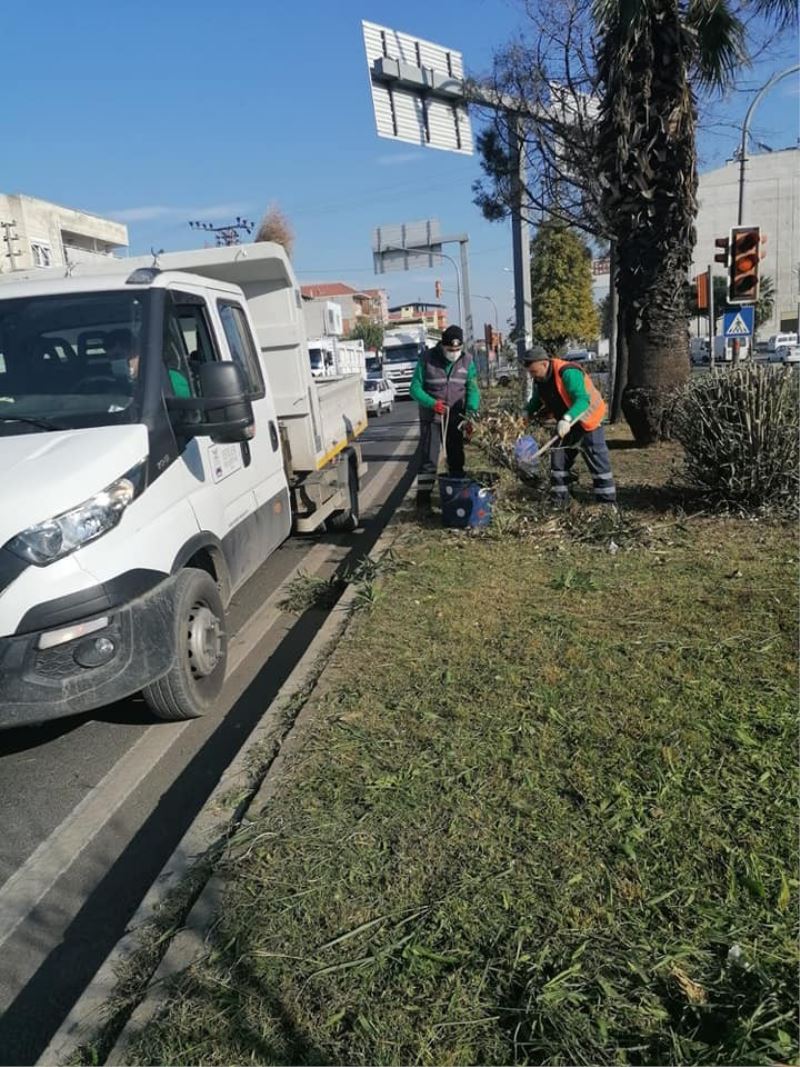 Umurlu’da yeşil alan temizlik çalışmaları devam ediyor
