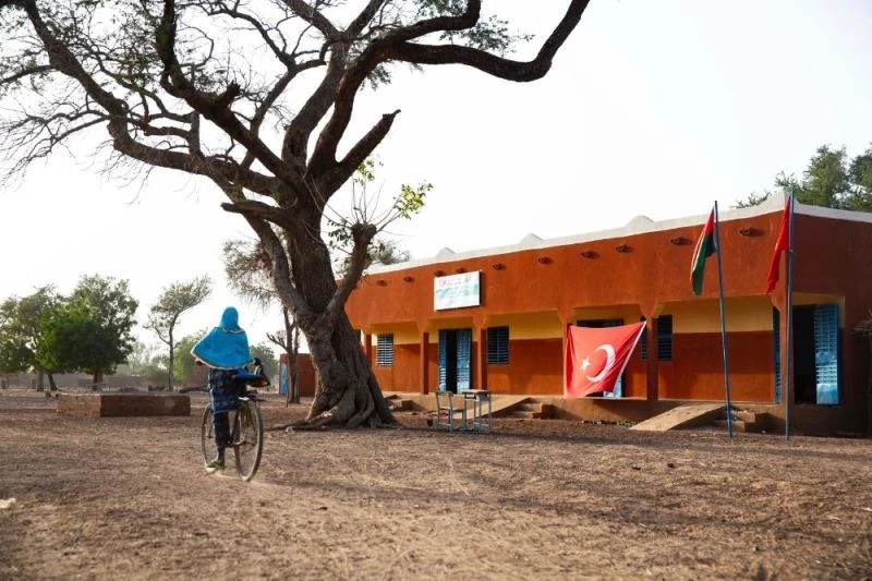 İDDEF, hayırseverlerle birlikte medrese, mescit ve cami inşa etmeye devam ediyor
