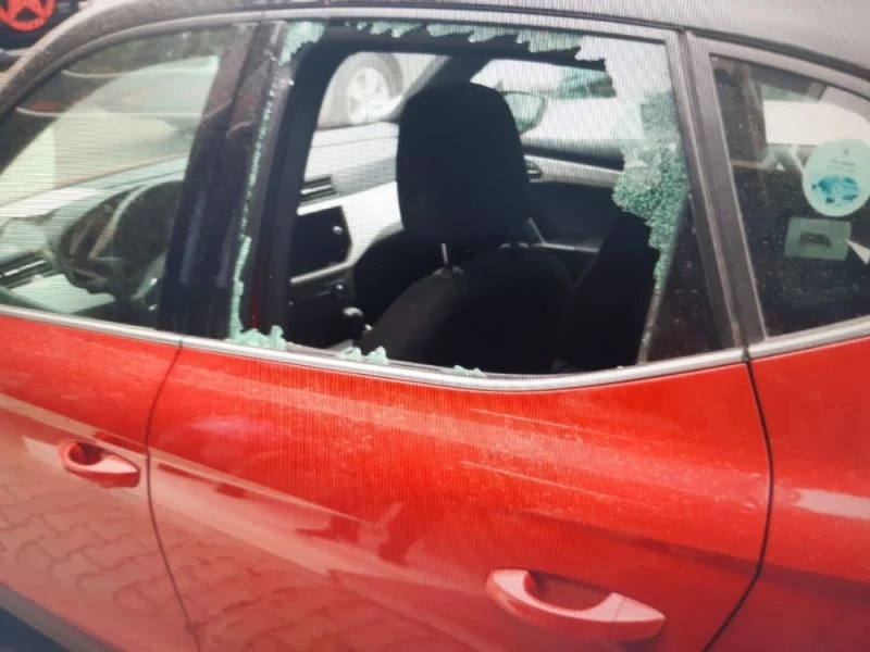 Oto galericiyi soyan hırsızlar meslektaş çıktı: 143 bin lira ve altını çaldılar
