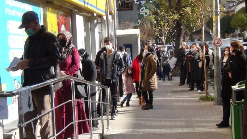 65 yaş üstü kurallara uymuyor
