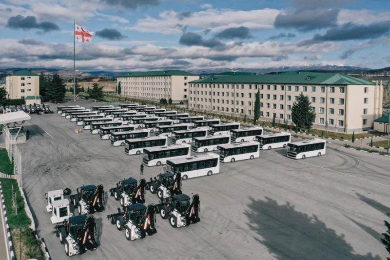 12 iş makinesi ve 35 adet otobüs Gürcistan Savunma Bakanlığına teslim edildi
