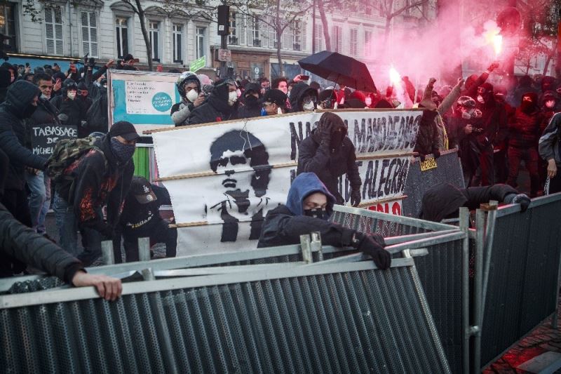 Fransa’daki protestolar devam ediyor
