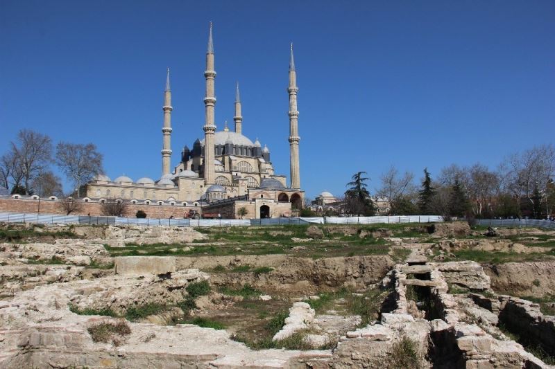 (Özel) Mimar Sinan 445 yıl önce kendisini yaptı, şimdi meydanı yapılamıyor
