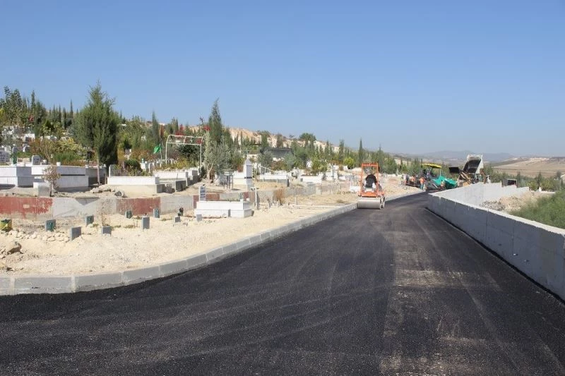Güneykent Mezarlığında asfalt çalışması yapıldı

