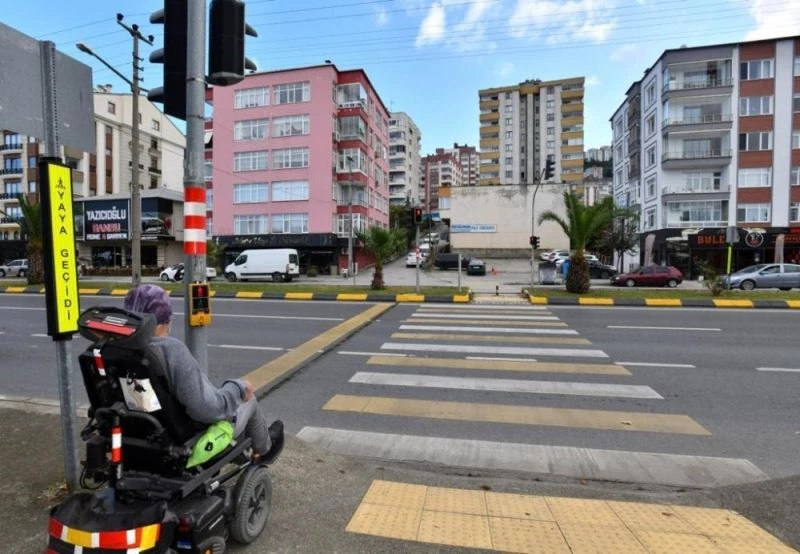 Trabzon’da yaya geçitlerindeki butonlar artık temassız
