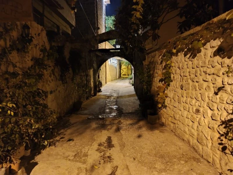 Hatay’da kısıtlamayla beraber cadde ve sokaklar bomboş kaldı
