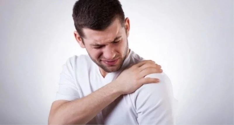 Omuz ağrısı en çok ev kadınlarında ve sporcularda görülüyor
