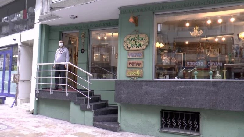 Çocukluğundan beri topladığı antika eşyalar dükkan açtırttı
