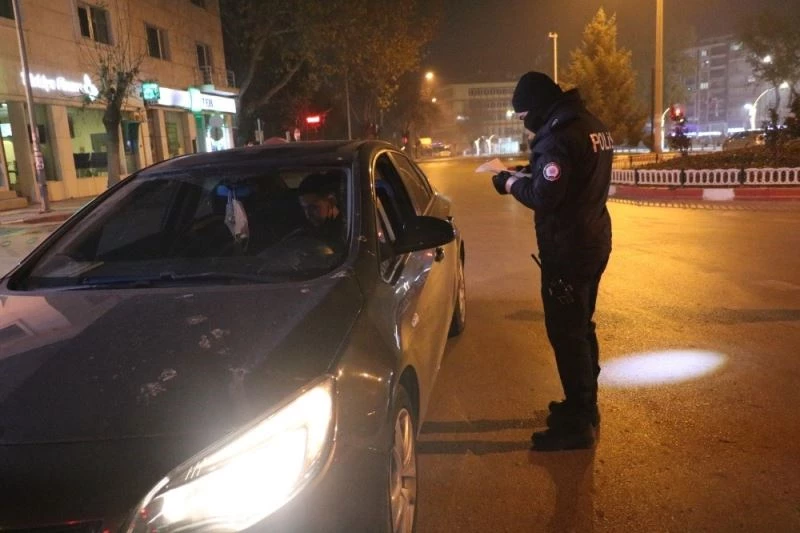 Afyonkarahisar’da kısıtlamanın ilk dakikalarında denetimler başladı
