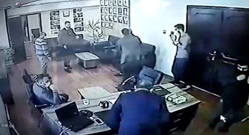 Belediyedeki silahlı saldırı kamerada
