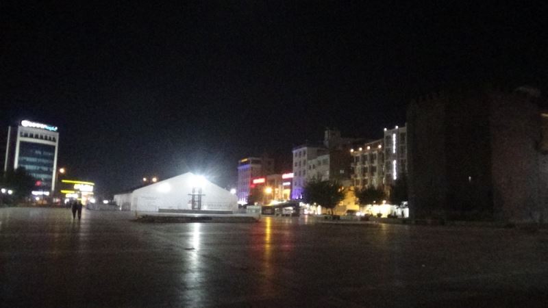 Kısıtlamanın ikinci haftasının 2’nci gününde Diyarbakır’da sokaklar boş kaldı
