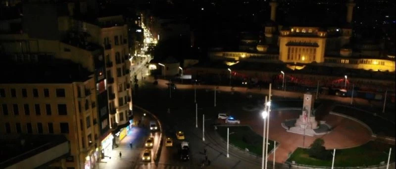 Kısıtlamayla birlikte İstiklal Caddesi boş kaldı
