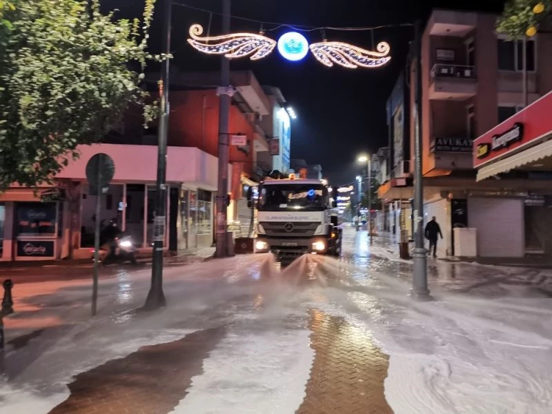 Büyükşehir Nazilli’yi köpüklü suyla yıkadı
